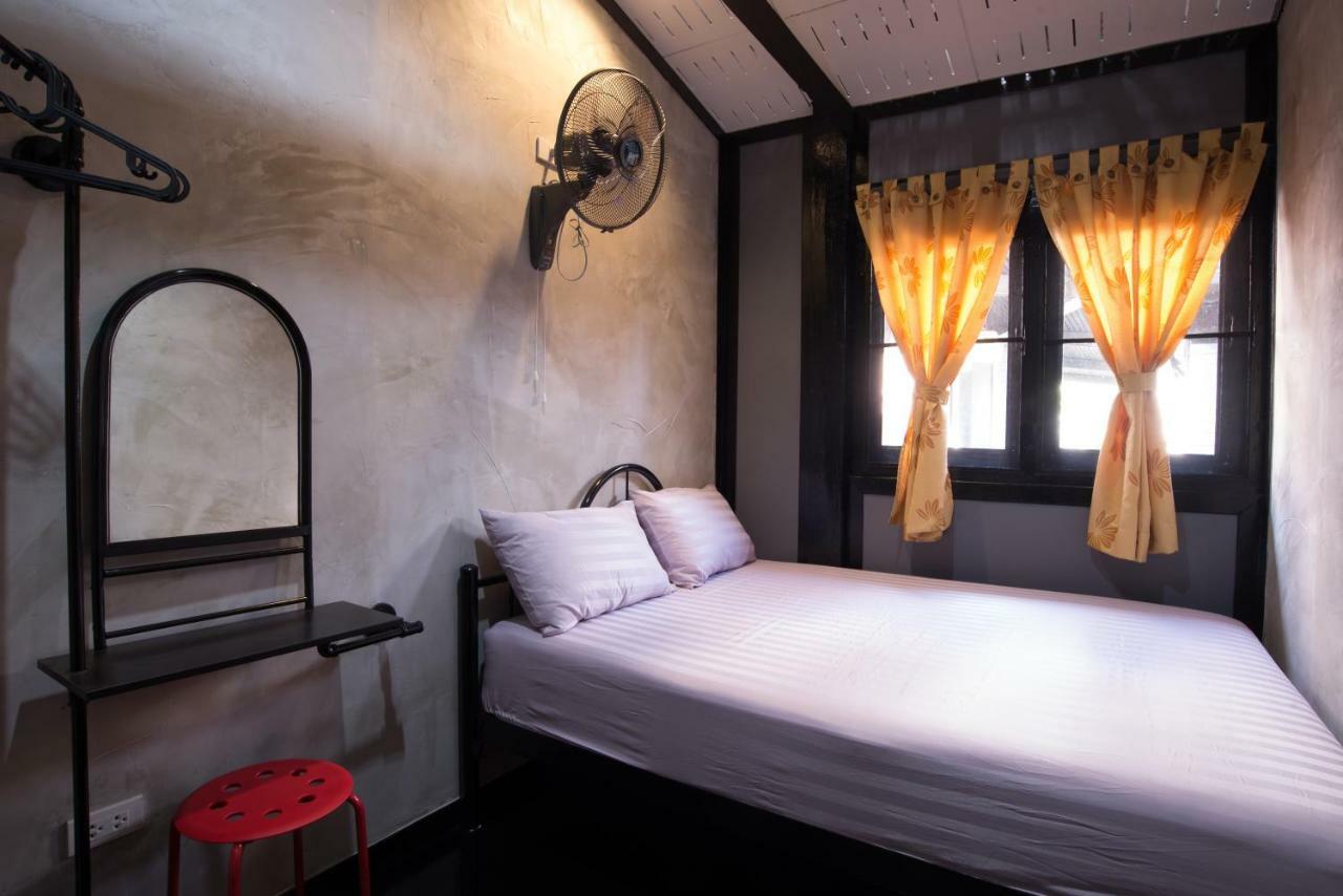 Sawatdee Guesthouse The Original Bangkok Exterior foto